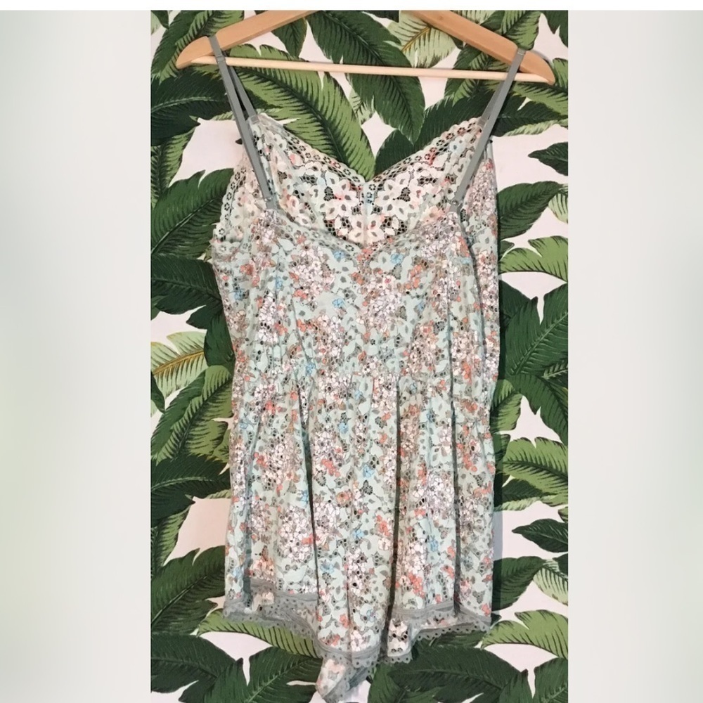 VICTORIA’S Secret Eyelet Silver Sea Floral Full Lace Romper Lingerie Size Medium - Picture 9 of 12